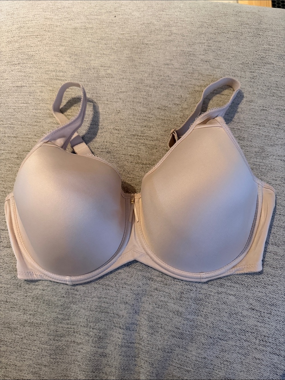 Light blush Seamless Molded T-Shirt Bra for Everyday Comfort
